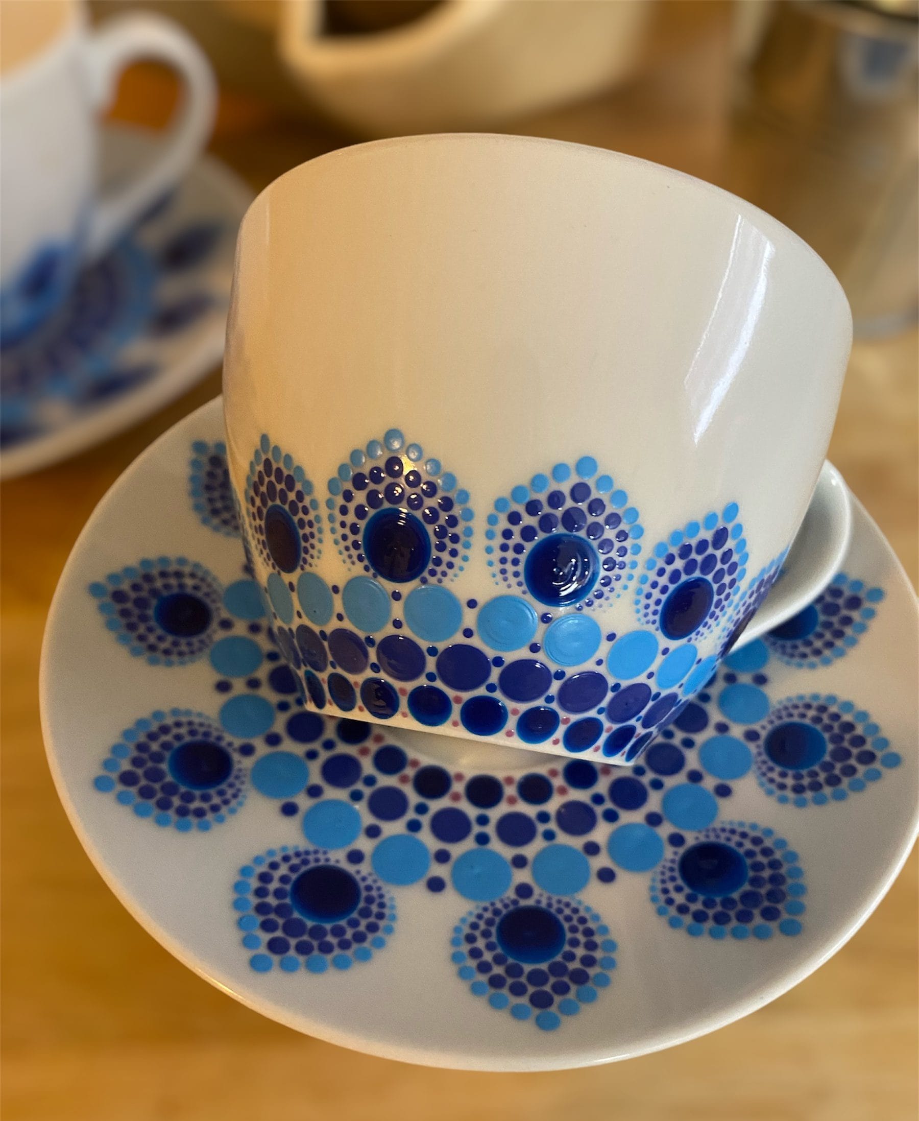 Porcelánový šálek na kávu a čaj s podšálkem